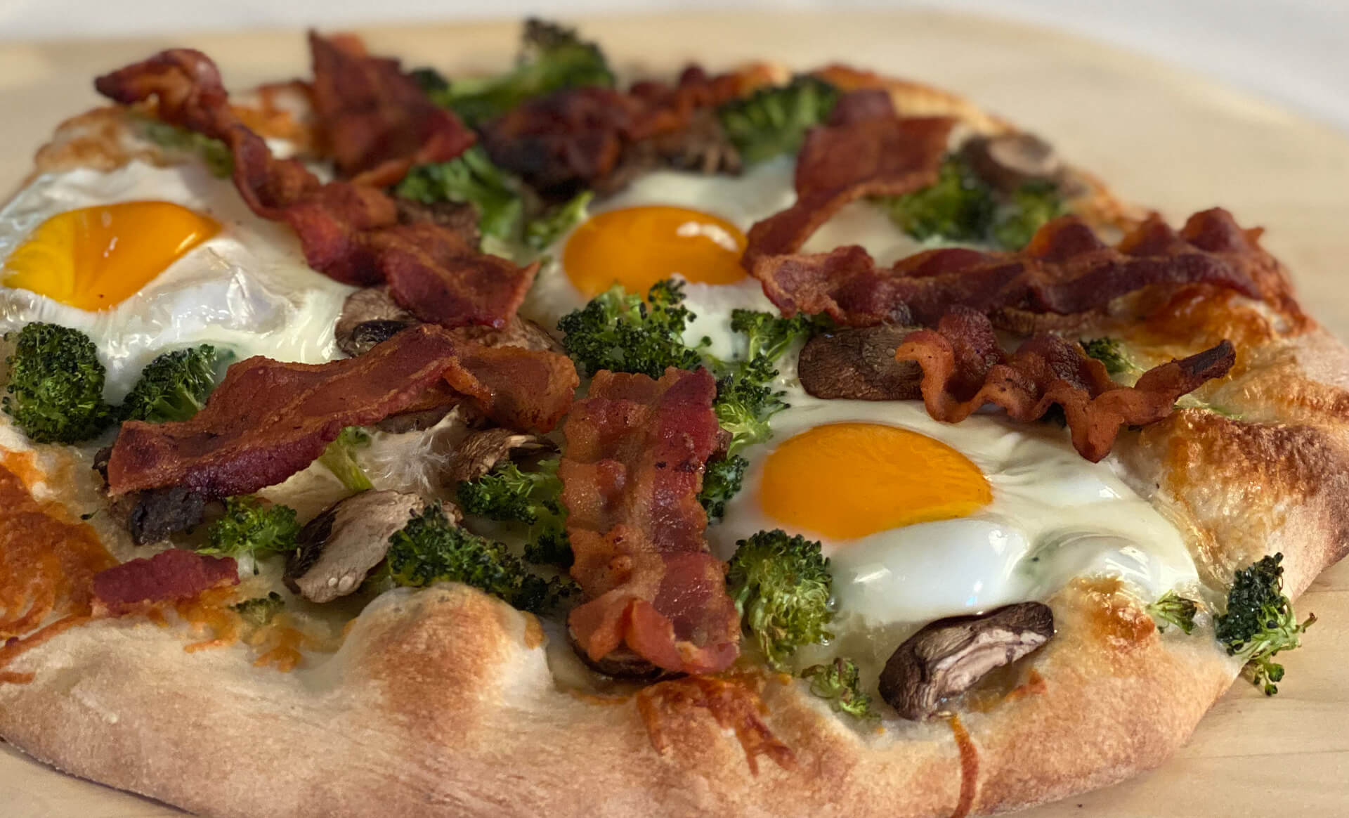 Bacon, Egg and Veggie Pizza