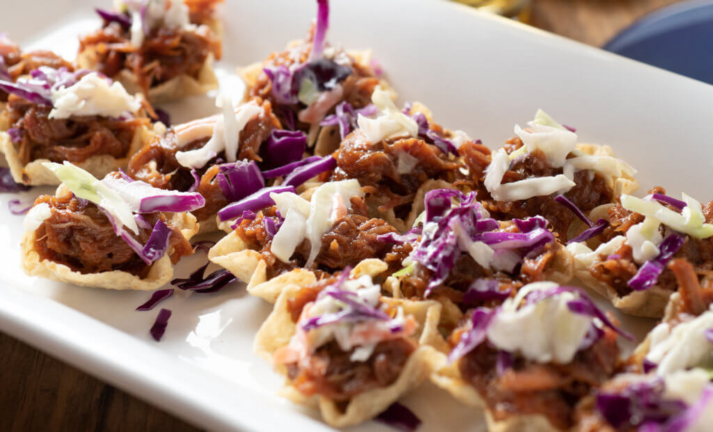 pulled pork bites in tortilla chip cups